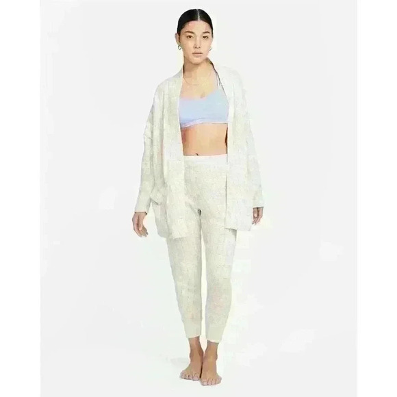 NEW! Nike Women's Plus 1X Yoga Therma-FIT Luxe Jacquard Top NWT $140 - Picture 9 of 9